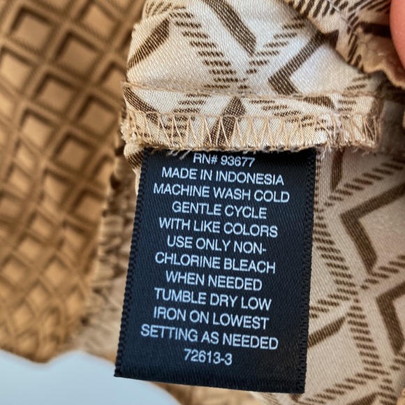 Worthington Woman’s Sleeveless Blouse - Picture 4 of 5